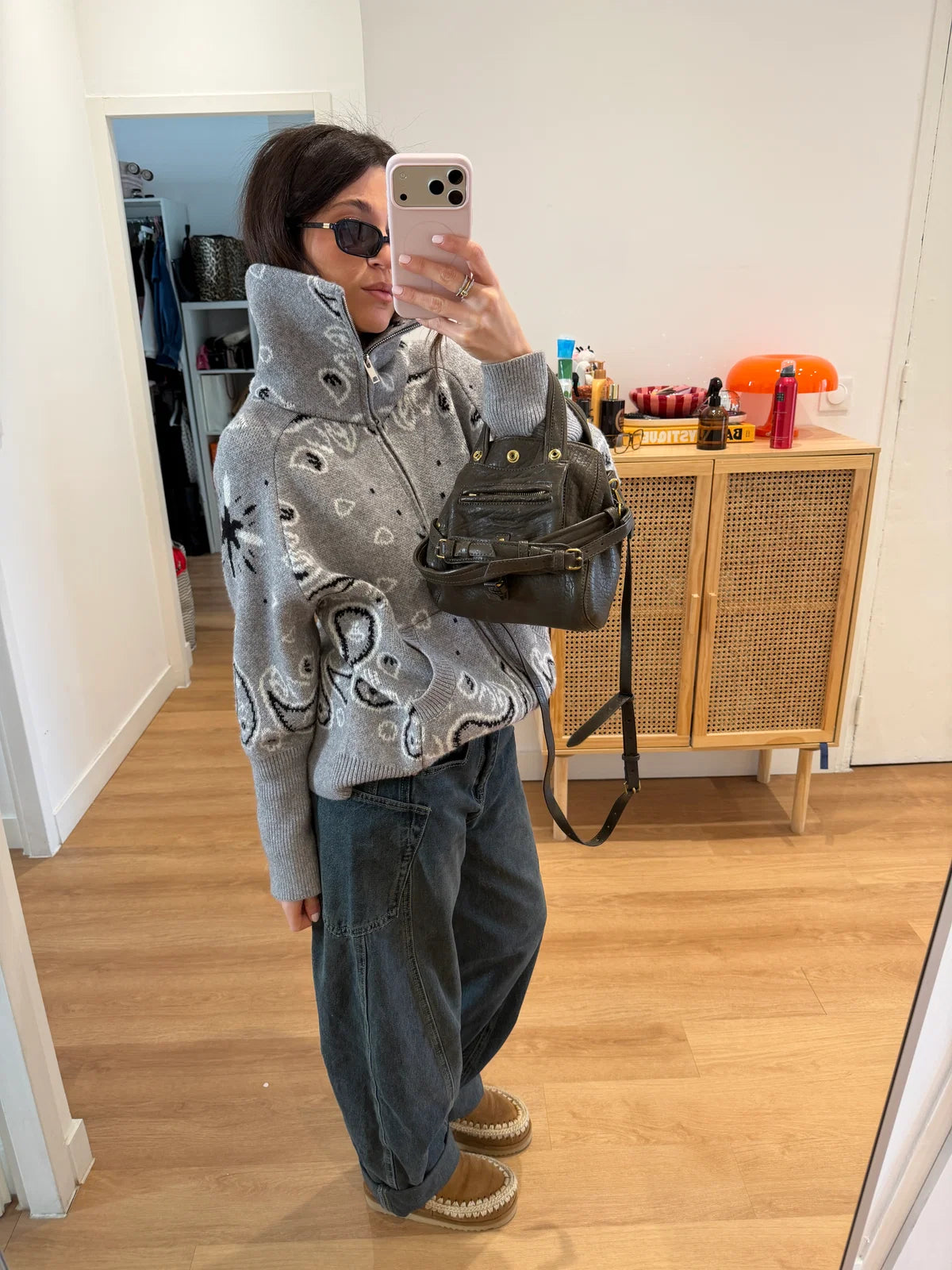 LIGHT GRAY ZIP UP