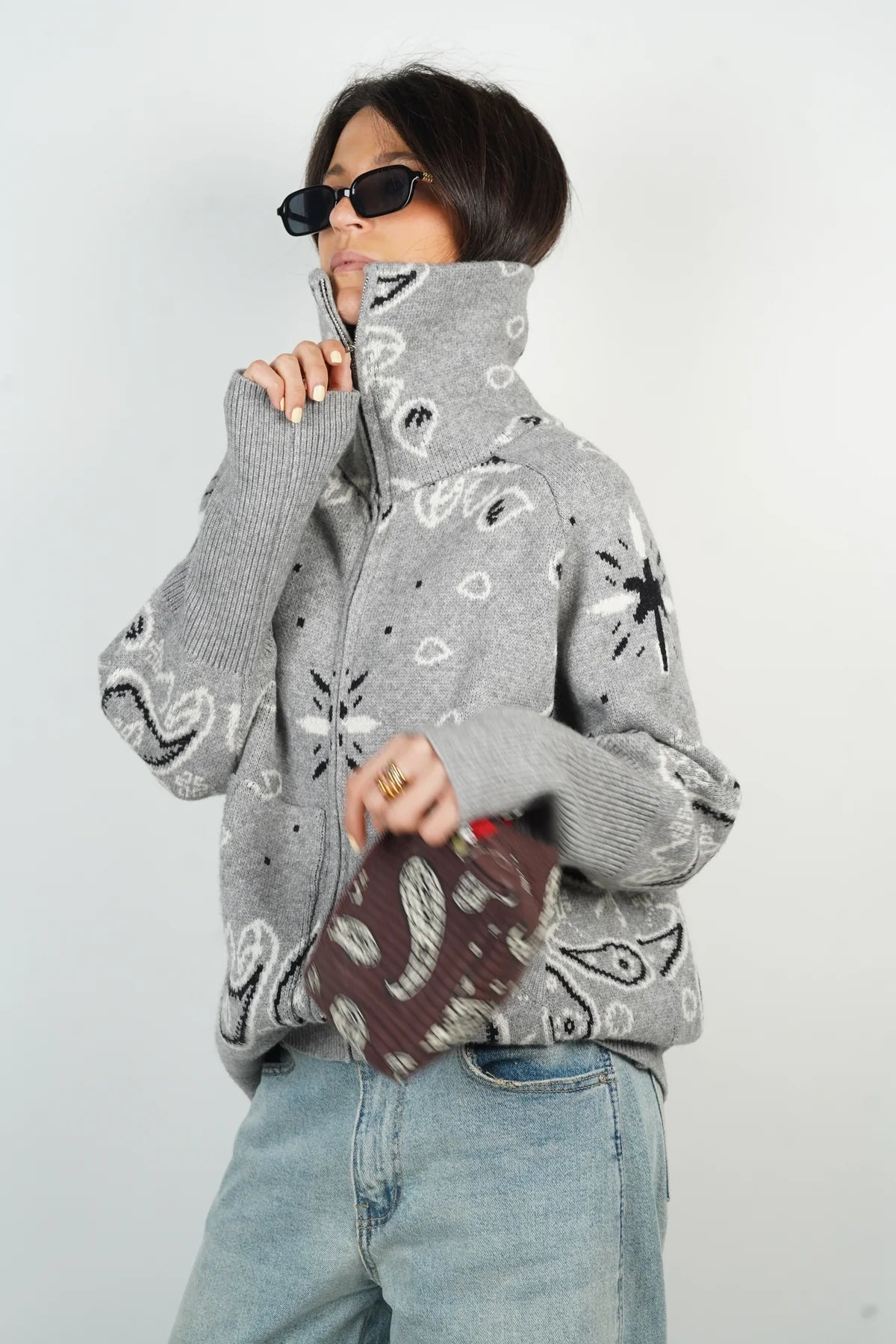 LIGHT GRAY ZIP UP