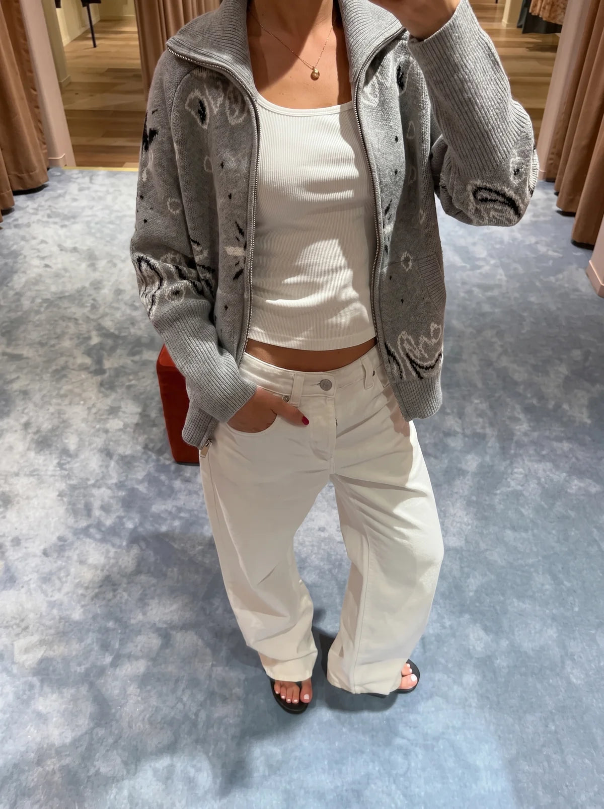 LIGHT GRAY ZIP UP