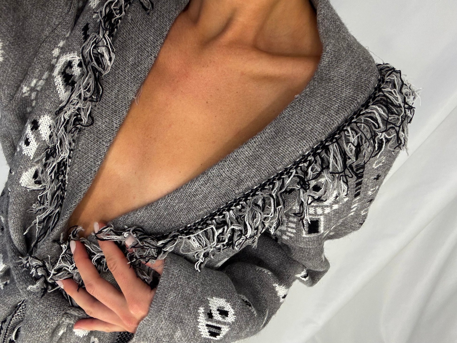 The “Kujten” Cardigan in Grey