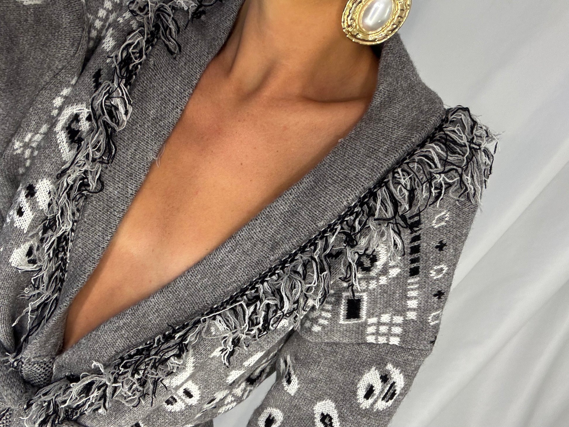 The “Kujten” Cardigan in Grey