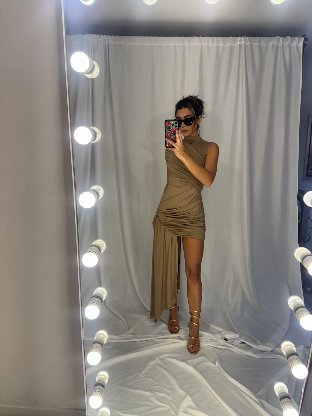 “De la Vali” in Dark Beige