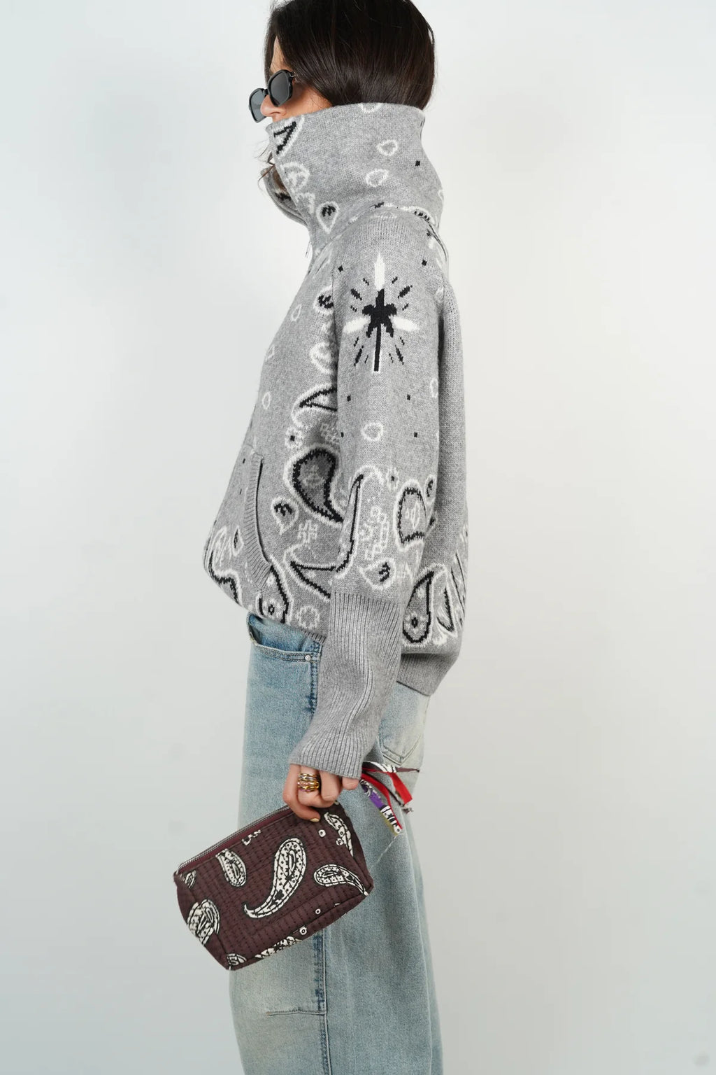 LIGHT GRAY ZIP UP