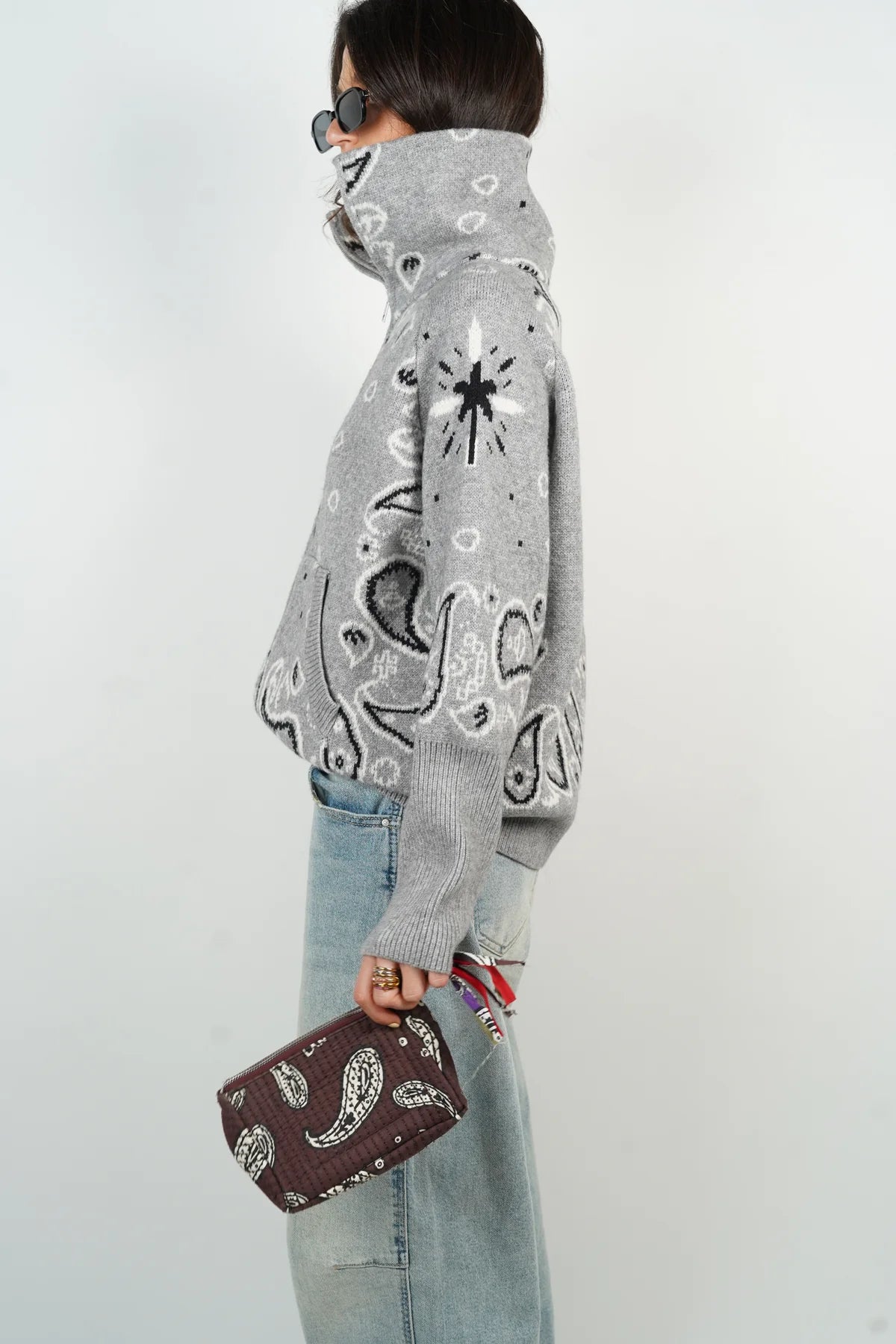 LIGHT GRAY ZIP UP