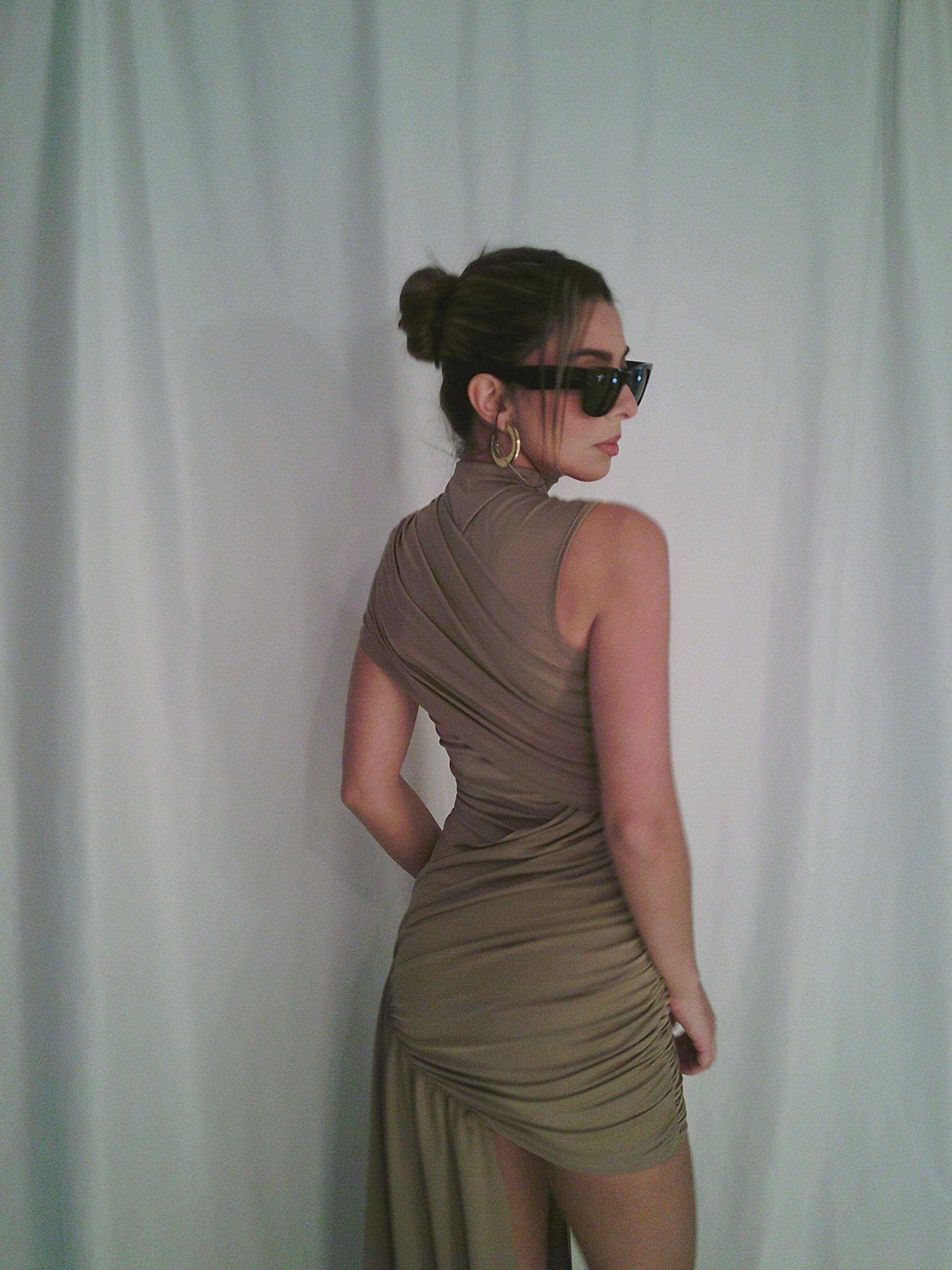 “De la Vali” in Dark Beige