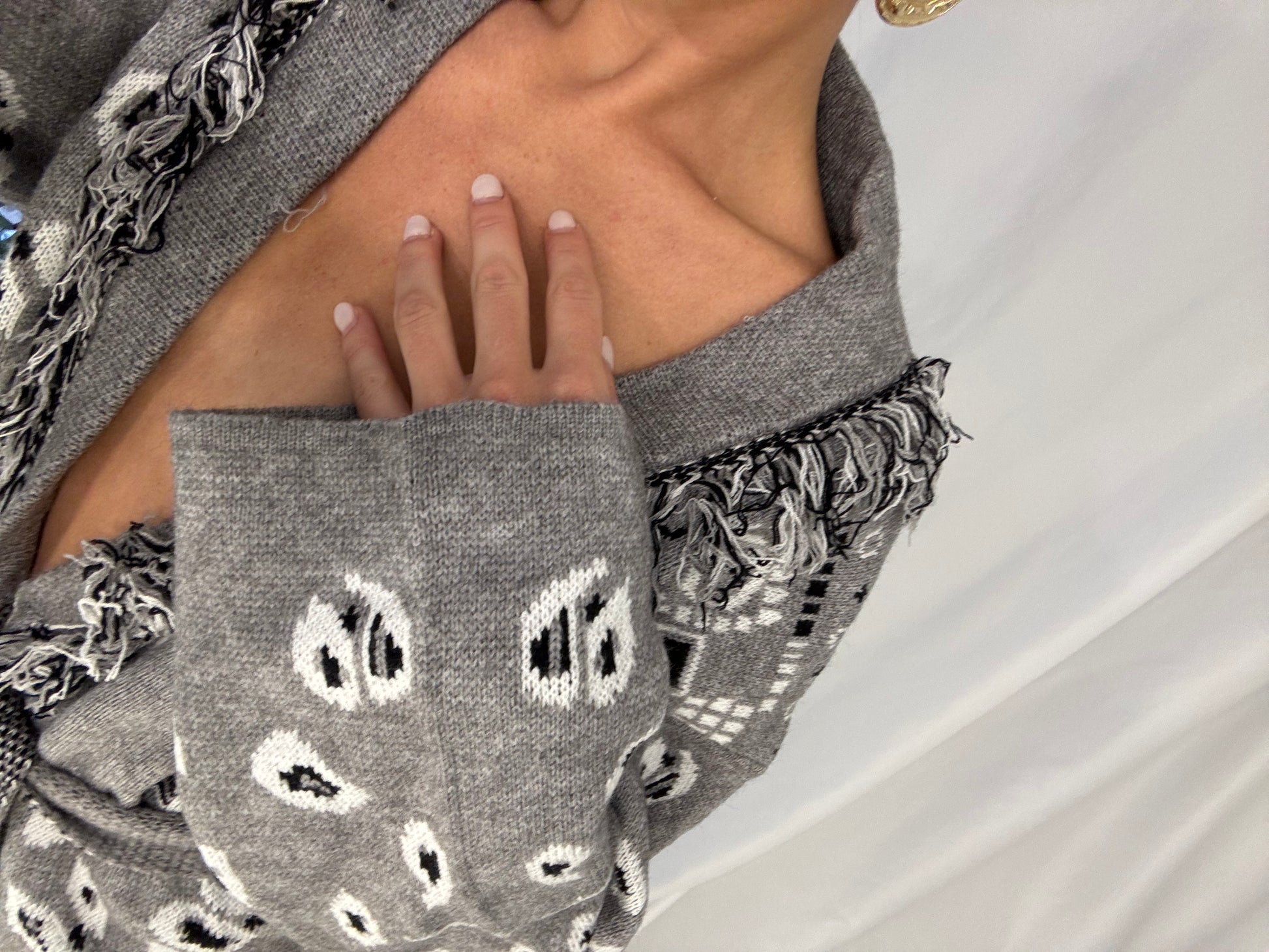 The “Kujten” Cardigan in Grey