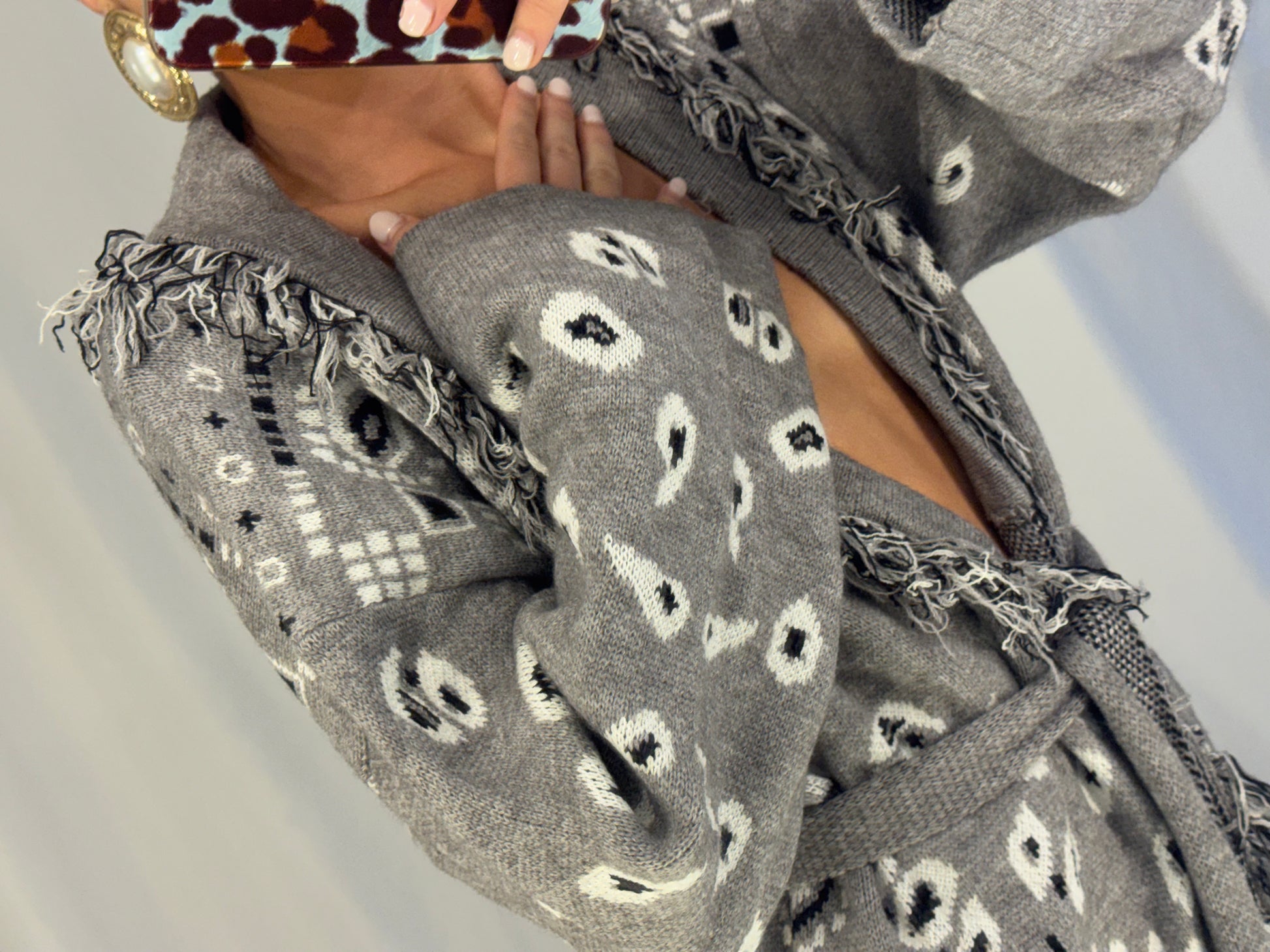 The “Kujten” Cardigan in Grey