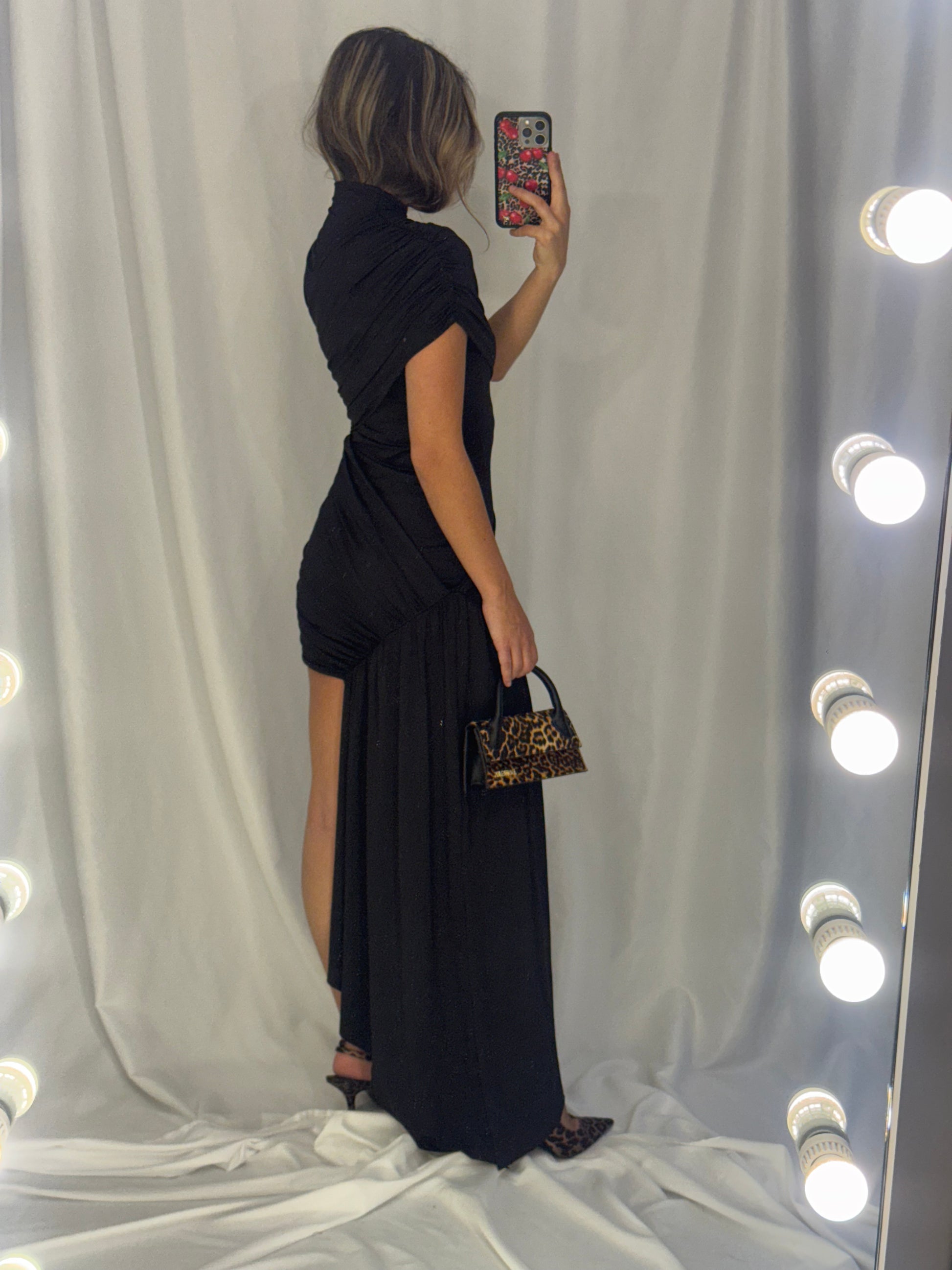 “De la Vali” in Black