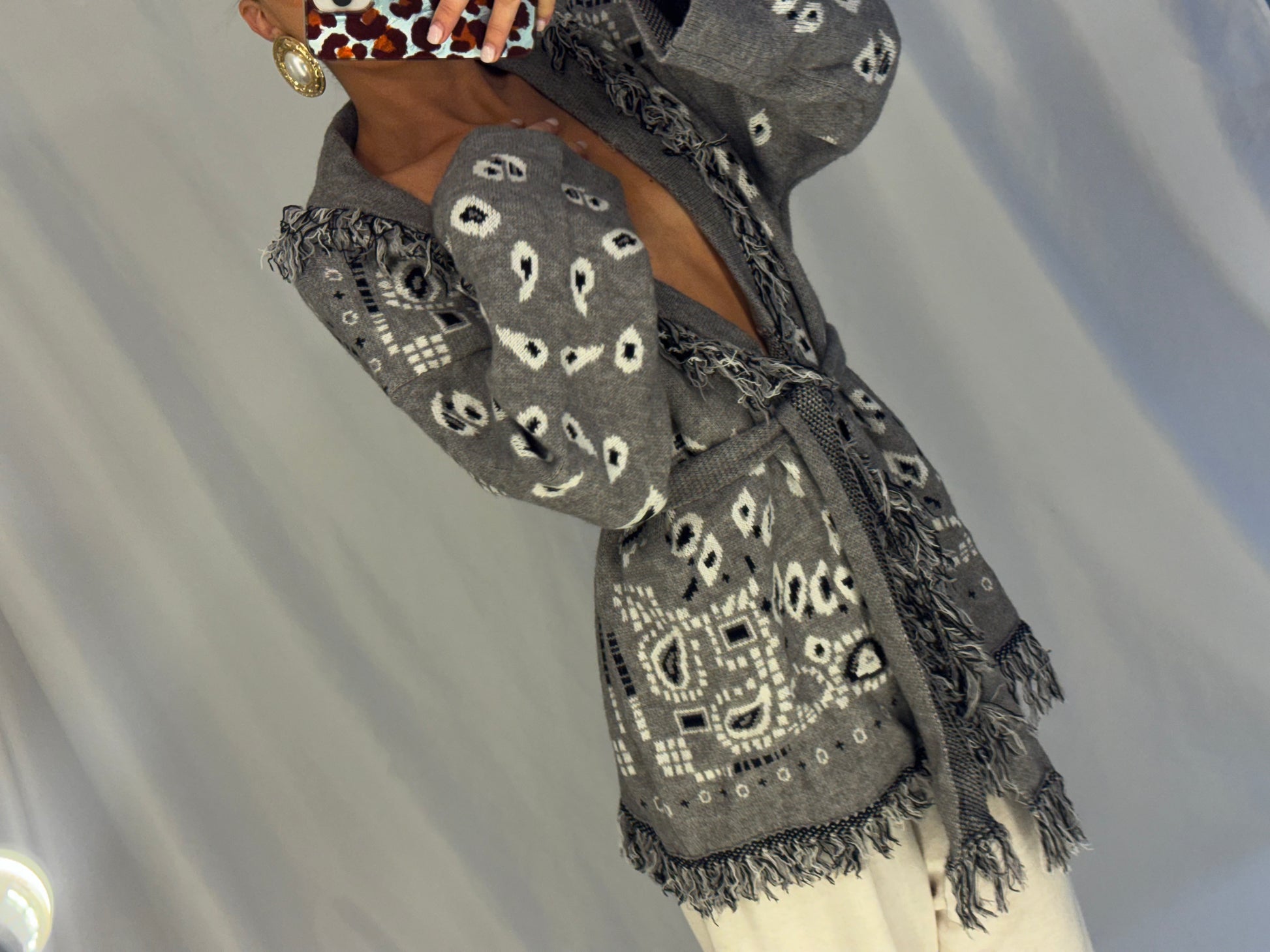 The “Kujten” Cardigan in Grey