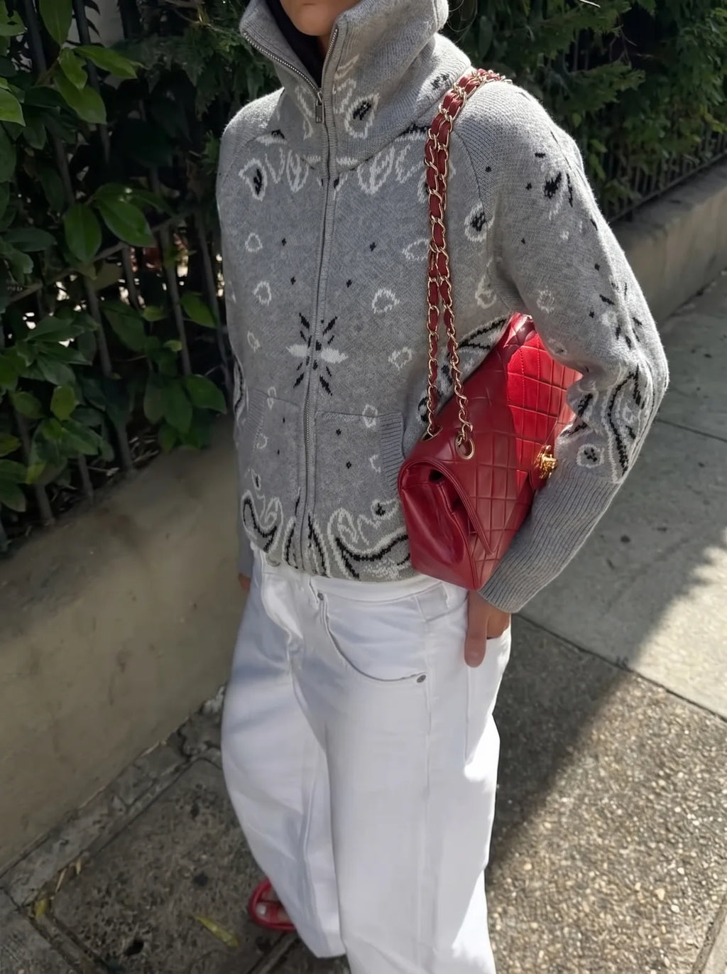 LIGHT GRAY ZIP UP