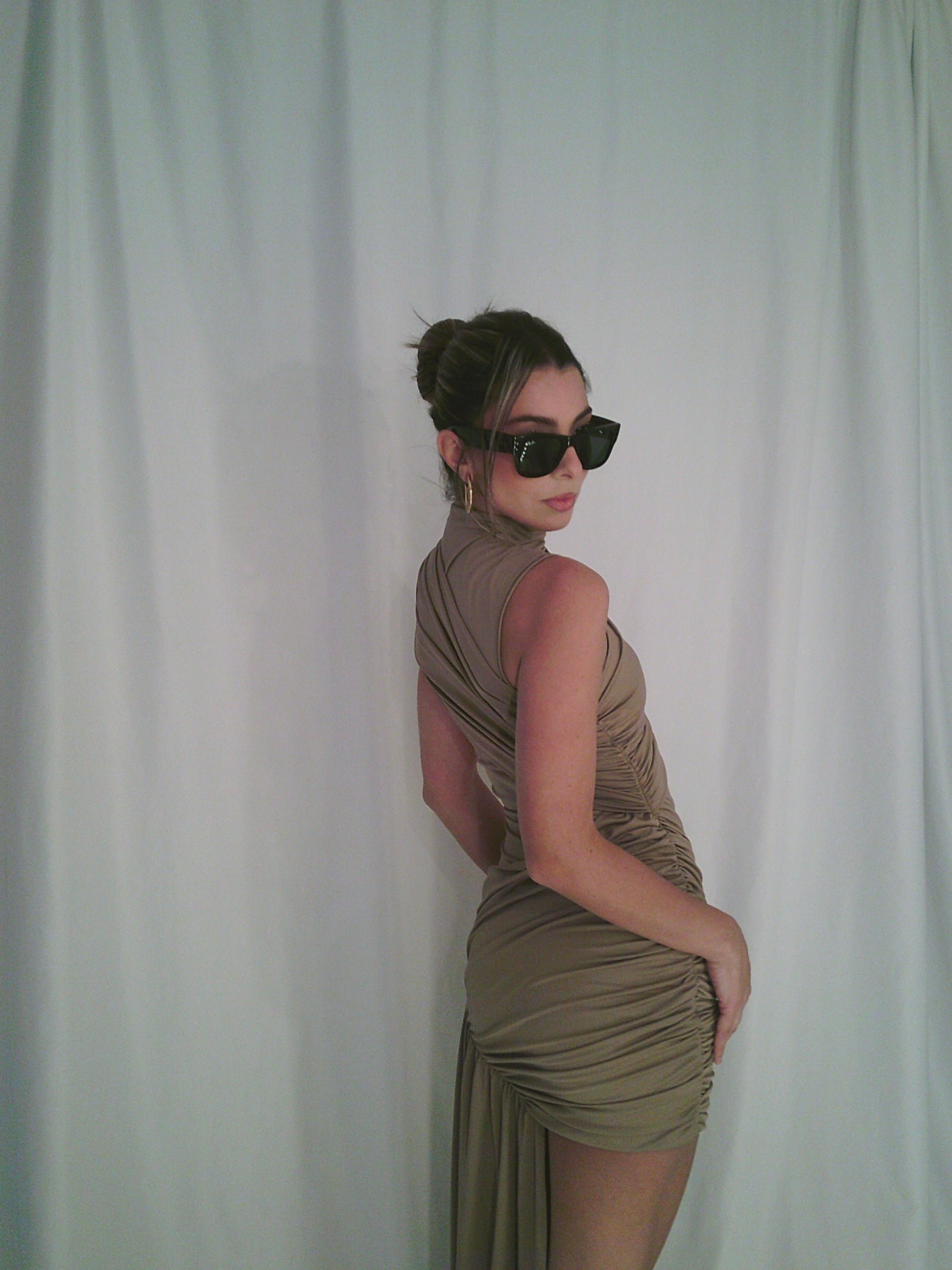 “De la Vali” in Dark Beige