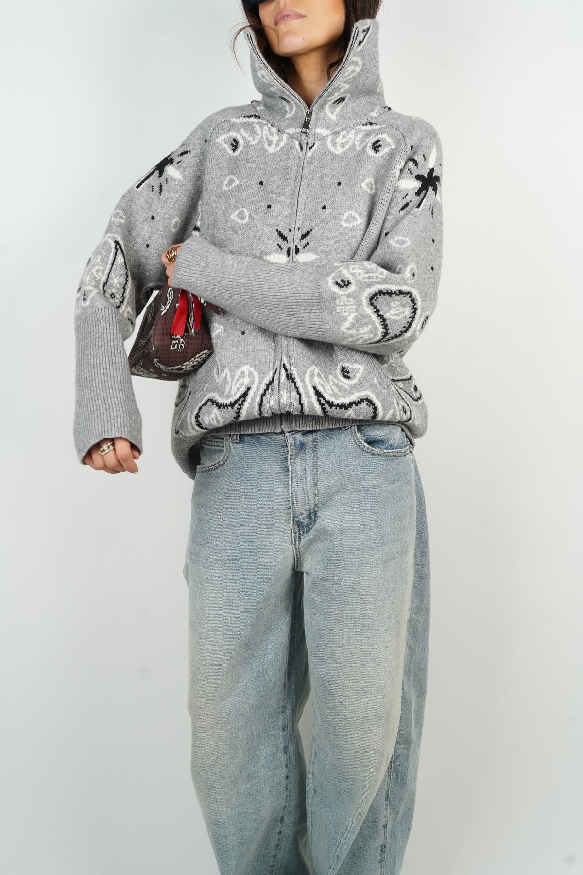 LIGHT GRAY ZIP UP