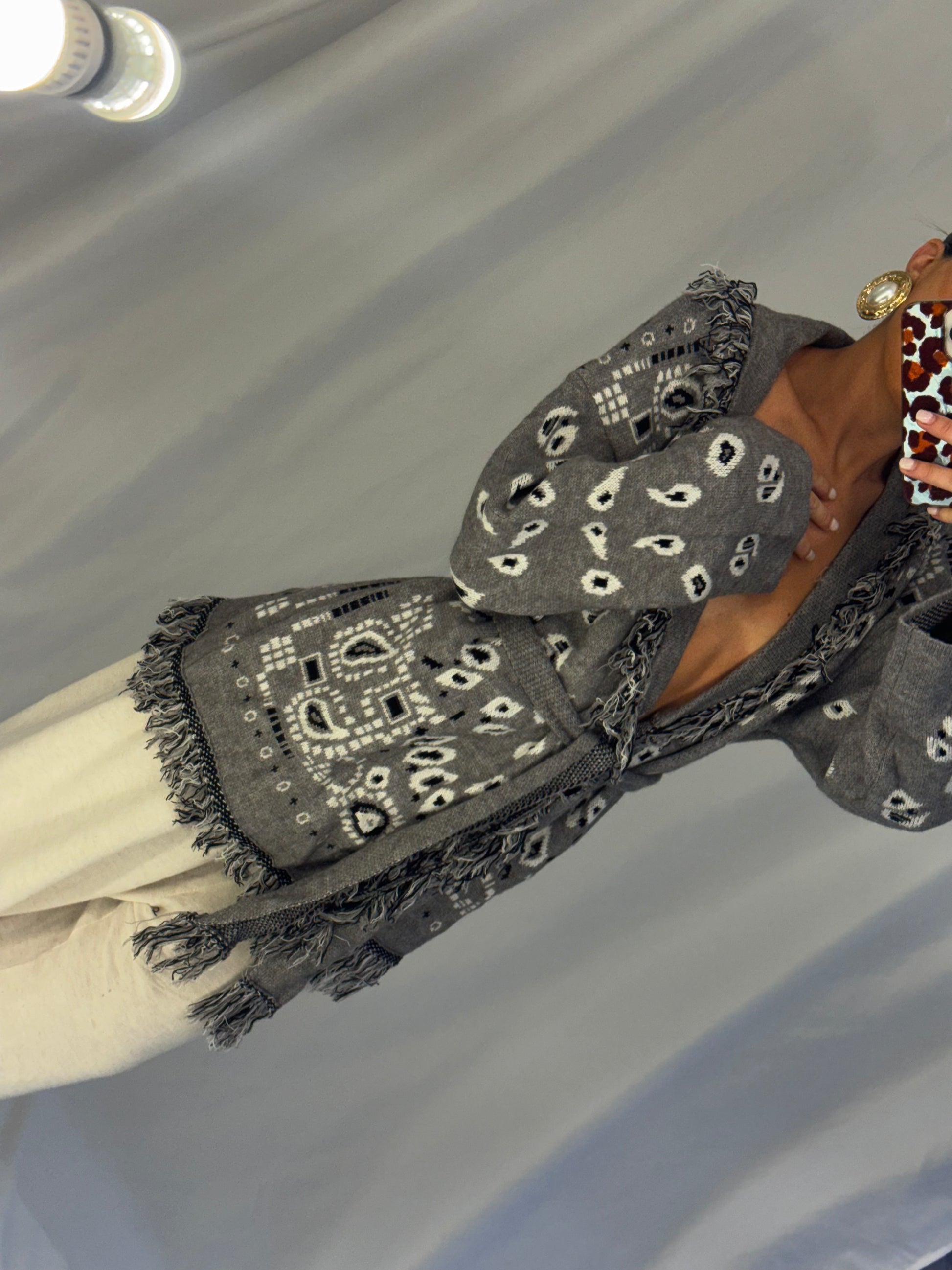 The “Kujten” Cardigan in Grey